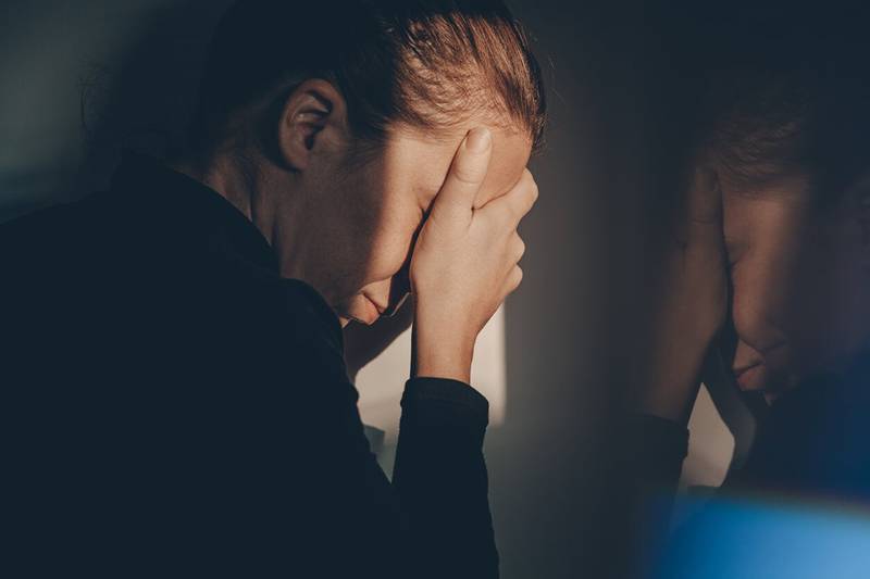 Bagaimana gangguan tekanan posttraumatik mempengaruhi hubungan