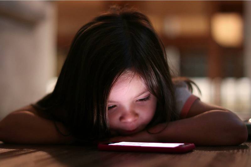 Penggunaan skrin yang berlebihan boleh menyebabkan kemurungan pada kanak -kanak
